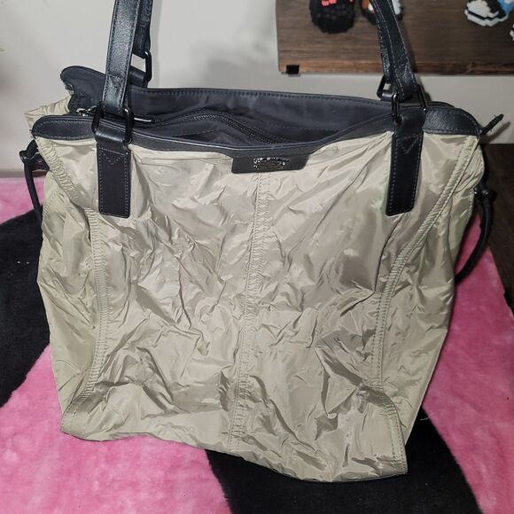 Authentic Burberry Large Nylon Tote Shoulderbag - Picture 1 of 6